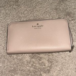 Like new zip around wallet